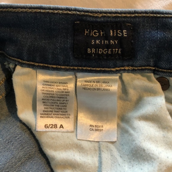 Lucky brand High rise Bridgette 
Button closure 
Size 6
Mid wash - Picture 5 of 8